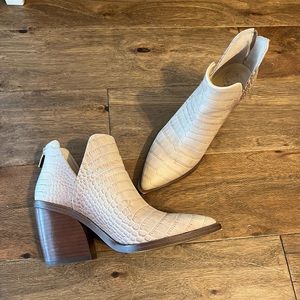 Vince Camuto Gigietta booties size 7.5